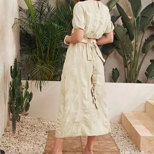 Elastic waist crinkle dress.